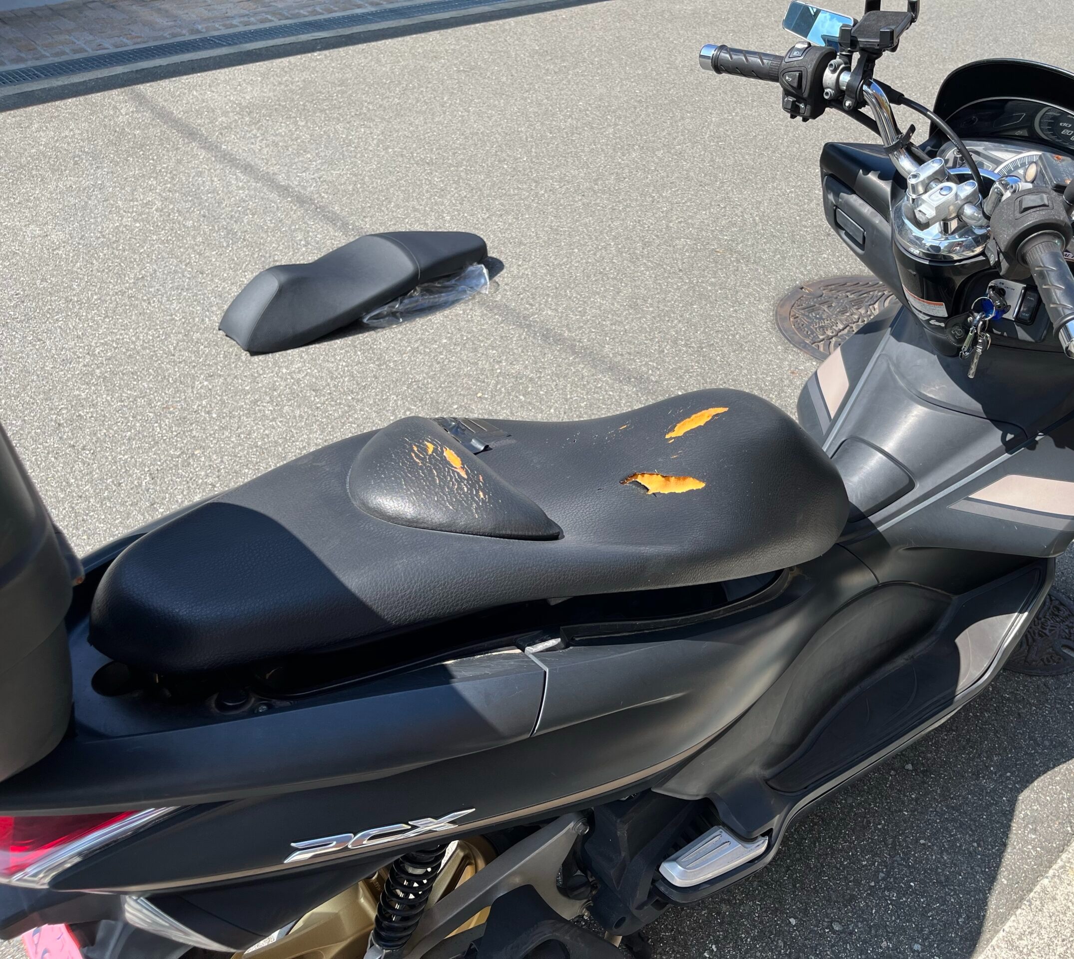 PCX125 JF28 ベトナム仕様純正シート 開封